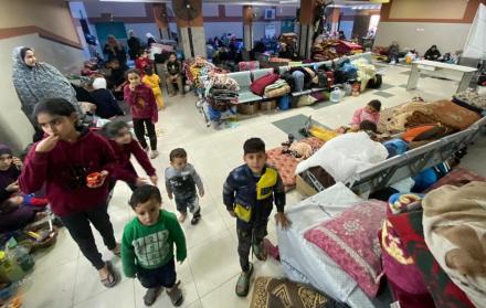 El asediado hospital Naser ya no puede cuidar de heridos o desplazados en el sur de Gaza