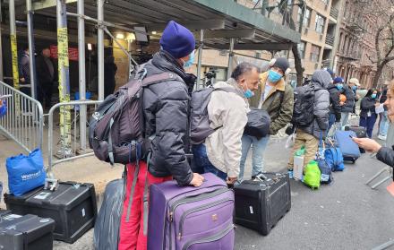 Nueva York adeuda 130 millones a los hoteles donde la ciudad ha alojado a los inmigrantes