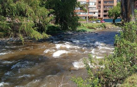Lectura. Pese a las 72 horas seguidas de lluvias, la Empresa de Agua Potable y Saneamiento de Cuenca aclaró que no se ha terminado la sequía hidrológica.