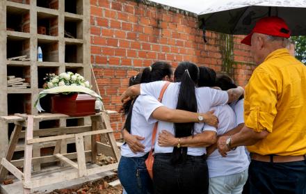 Familia recibe el cuerpo de una víctima de reclutamiento en Colombia tras 22 años desaparecida