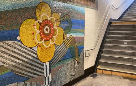 Dos nuevos mosaicos celebran la fauna neoyorquina en una estación de metro del Bronx