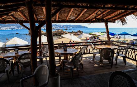 Restauranteros y empresarios de Acapulco están preocupados por playas vacías tras huracán
