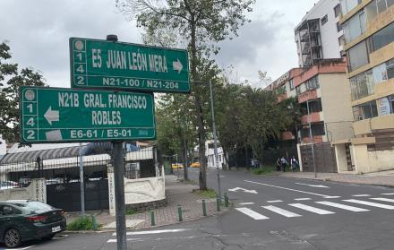 La nomenclatura vial de Quito contempla la identificación de las vías a través de códigos alfanuméricos