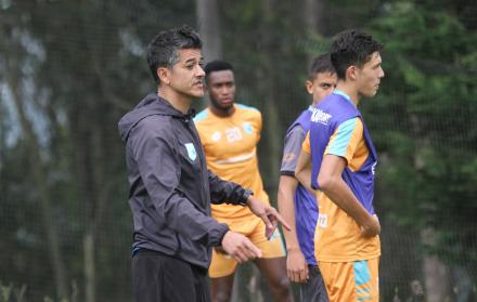Cumbayá-entrenador-Norberto-Araujo
