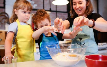 Integrar a los niños en la cocina es ideal en las festividades de fin de año