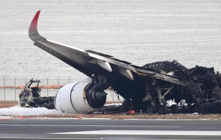 ¿Cómo fue la milagrosa evacuación del avión accidentado en Tokio?