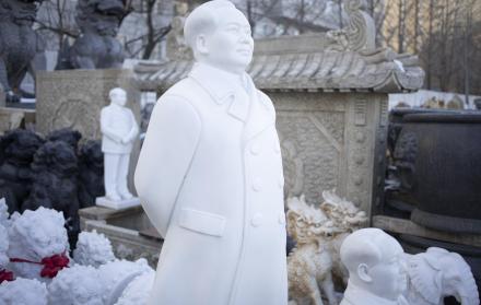 Mao - estatuas