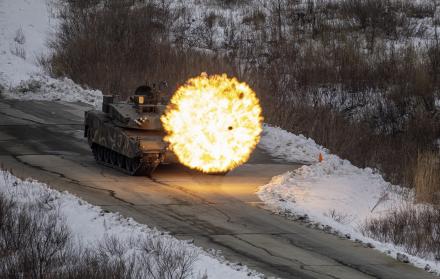 Seúl y Washington realizan ejercicio con fuego real junto a la frontera norcoreana