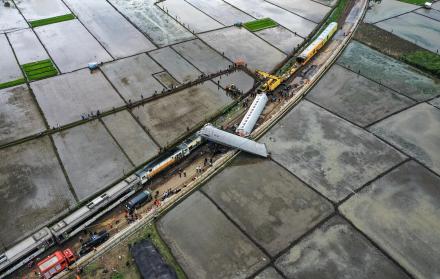 Colisión de trenes mata al menos a cuatro personas en Bandung, Java Occidental