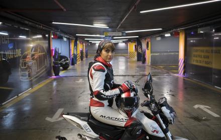Irán insinúa que podría permitir a las mujeres conducir motocicletas