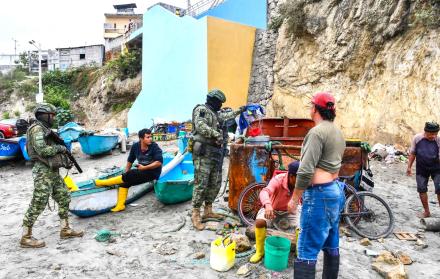 thumbnail_La presencia militar en las playas mantiene tranquilos a pescadores