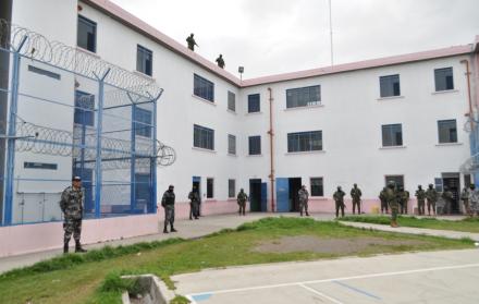 Cárcel de Cotopaxi y militares y policías