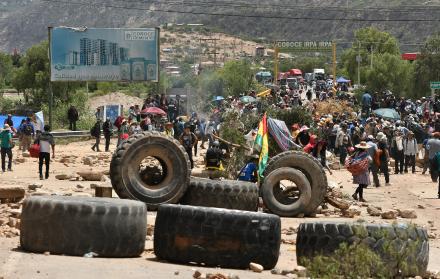 Tercer día de bloqueos en Bolivia por afines a Evo Morales que exigen renuncia de jueces