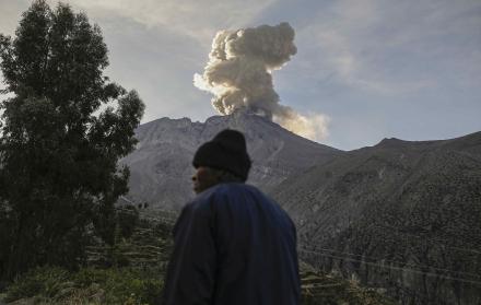 Perú supervisa zonas del sur del país afectadas por avalanchas de origen volcánico