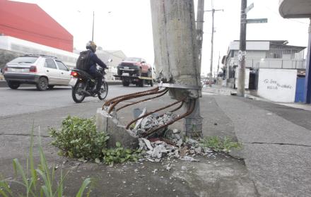 Poste dañado Guayaquil