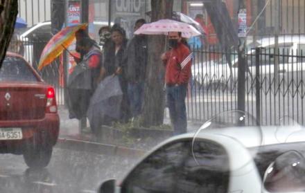 El Instituto Nacional de Meteorología e Hidrología (Inamhi) alerta por la llegada de fuertes lluvias en Ecuador.