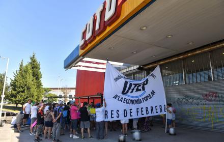 Las protestas del hambre llegan a las puertas de los supermercados argentinos