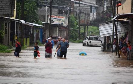 Varios sectores han sufrido por las lluvias en Ventanas.