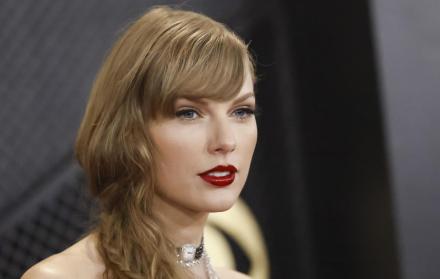 El cantante estadounidense Taylor Swift en la 66ª ceremonia anual de los premios Grammy