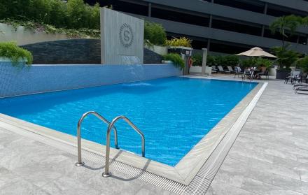 Área de la piscina en el Hotel Sheraton.