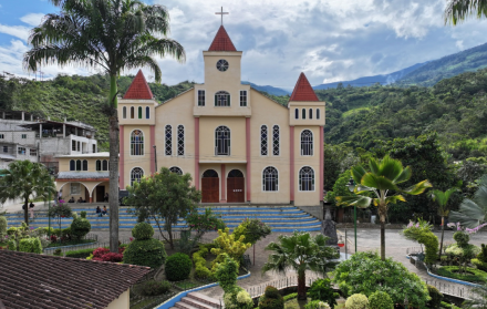 Se caracteriza por sus casas patrimoniales y el llamativo Santuario de la Virgen de Fátima.