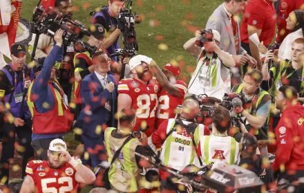 Jugadores del Kansas City Chiefs celebrando el campeonato.