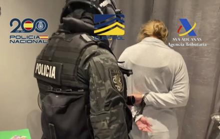 La Policía Nacional y Vigilancia Aduanera, en cooperación con Ecuador, han detenido a 32 personas, trece de ellas en España (una en Valencia) como presuntos integrantes de una red de narcotraficantes