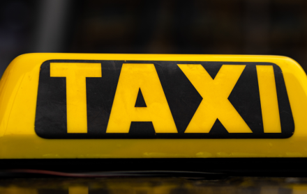 Referencial. La tarifa de las carreras de los taxis ha incrementado por la lluvia.
