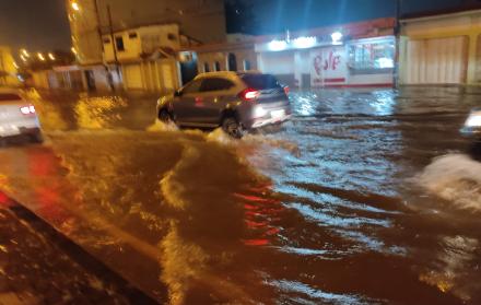 Varios sectores en Guayaquil se inundaron por las lluvias registradas.