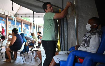 Con más de 700.000 casos en dos meses, Brasil combate el dengue puerta por puerta