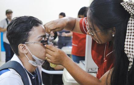 personas-realizaron-examenes-optometricos-hospital-bicentenario2