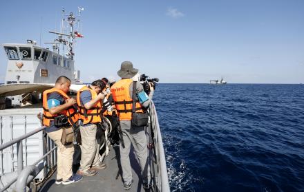 Tailandia inicia el reflote parcial del barco de guerra hundido que dejó 29 fallecidos