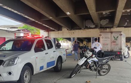 Policías llegaron al lugar para recabar indicios, en Guayaquil.