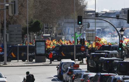 Los tractores llegan de nuevo a Madrid y son recibidos por miles de manifestantes a pie