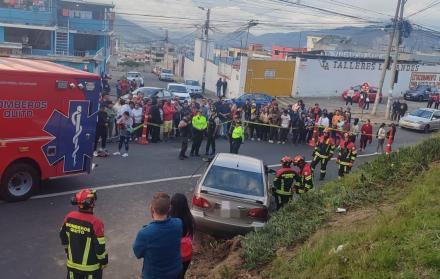 Cinco personas quedaron heridas, entre ellas un niño de cuatro años, luego de ser arrolladas por un auto en Carcelén, Quito.