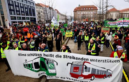 Miles de personas se concentran en Alemania por la mejora ecológica del transporte público