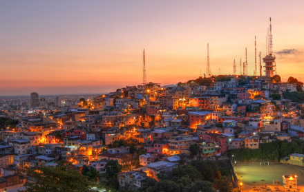 Guayaquil es una de las ciudades donde rige el toque de queda.