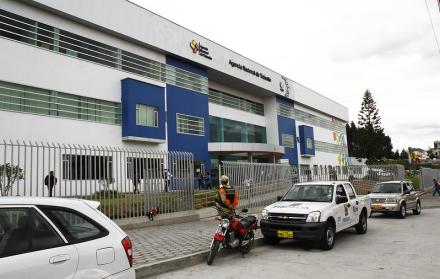 Imagen referencial. Agentes de la Policía y Fiscalía allanaron las oficinas de la ANT en Quito.