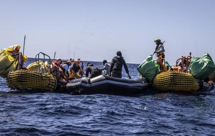 Al menos 60 muertos en naufragio de migrantes (12257359)