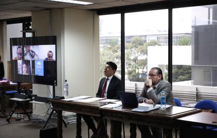 Los abogados de Wilman Terán y Xavier Muñoz presentaron sus alegatos, mientras que los exfuncionarios asistieron de forma virtual a la audiencia.