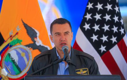 El presidente de Ecuador, Daniel Noboa, pronuncia un discurso durante la ceremonia de recepción de un avión Hércules C-130