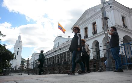 Quito es una de las ciudades donde rige el toque de queda.