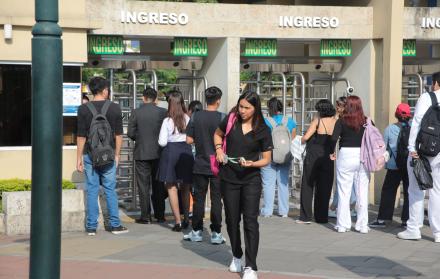ESTUDIANTES UNIVERSITARIOS - tasa de matrícula