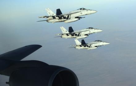 Aviones de combate en el aire, en una fotografía de archivo.
