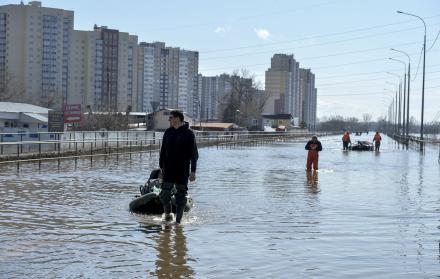 Las inundaciones dan tregua a Oremburgo, pero empeora la situación en otras dos regiones rusas