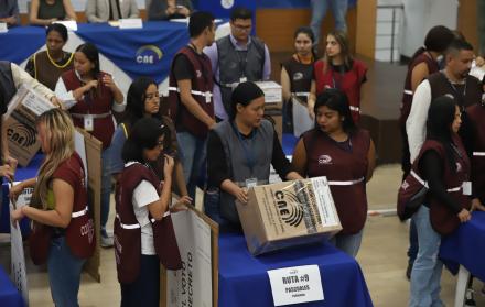 Las Juntas Receptoras del Voto se instalaron en la Delegación Electoral del Guayas a las 7:00.