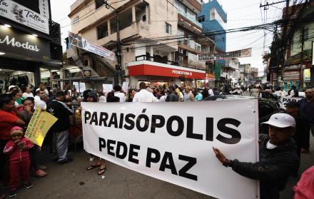 Vecinos de una favela protestan contra la Policía después de que un niño resultara herido