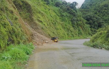En el kilómetros 72 de la vía Cuenca- Molleturo- El Empalme está parcialmente habilitada por un derrumbe