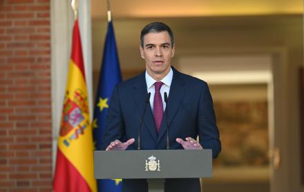 Sánchez decide seguir al frente del Gobierno español 