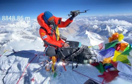 Nepal despliega una flota de drones para recoger basura del Everest